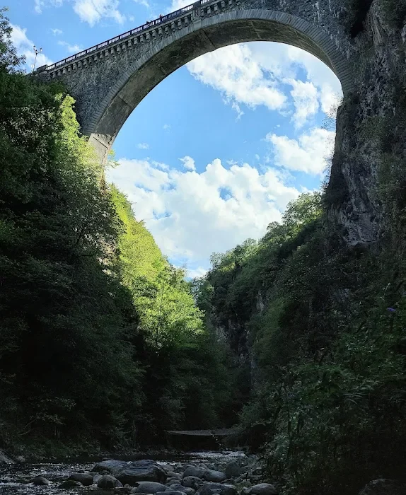 saut a lelastique pyrenees pont napoleon luz saint sauveur