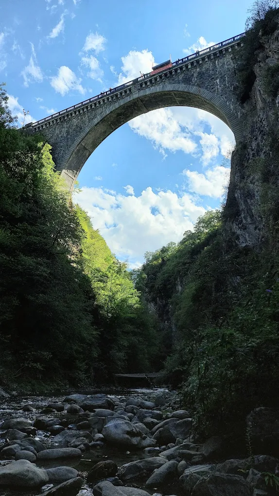 saut a lelastique pyrenees pont napoleon luz saint sauveur