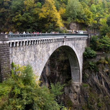 saut elastique pont napoleon luz st sauveur 370x370 1